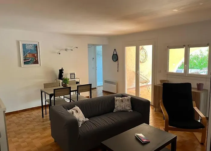 Bas De 70m2 Indépendant Avec Espace Jacuzzi Privé * Le Lavandou
