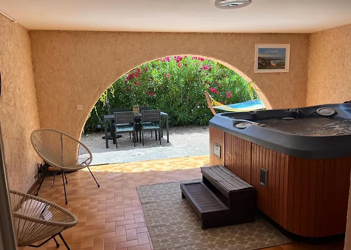 Bas De 70m2 Indépendant Avec Espace Jacuzzi Privé * Le Lavandou