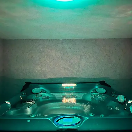 Appartement Bas De 70m2 Independant Avec Espace Jacuzzi Prive Le Lavandou